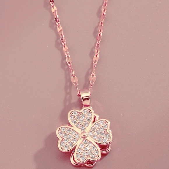 Jewelry - Rhinestone Four leaf clover necklace. New.